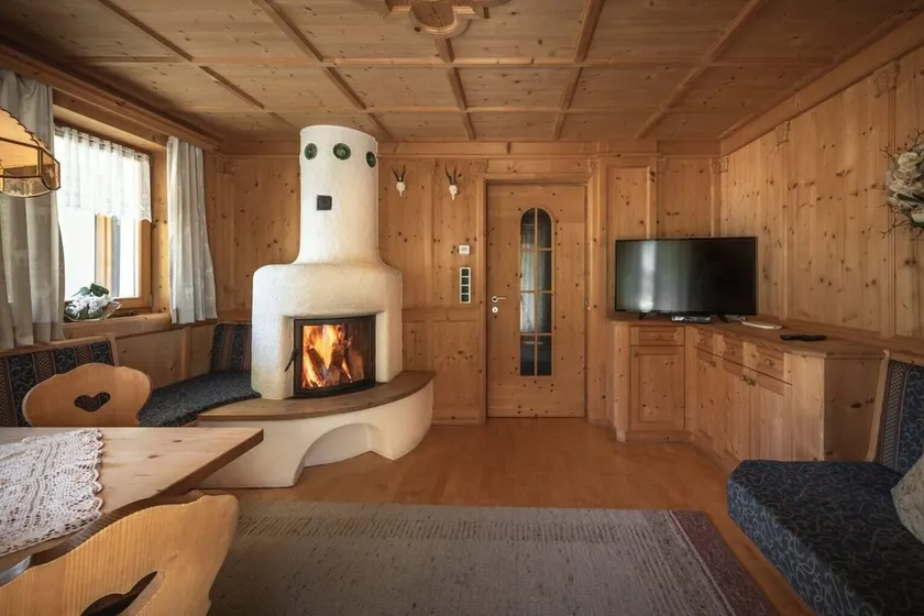 Ferienwohnung \"Steinhaus XL1\" mit Bergblick, Gemeinschaftspool und WLAN - Image 1