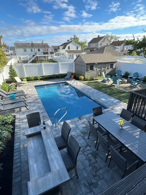 2 blocks to Beach LINEN, fire pit, POOL sleeps 12 - Image 1