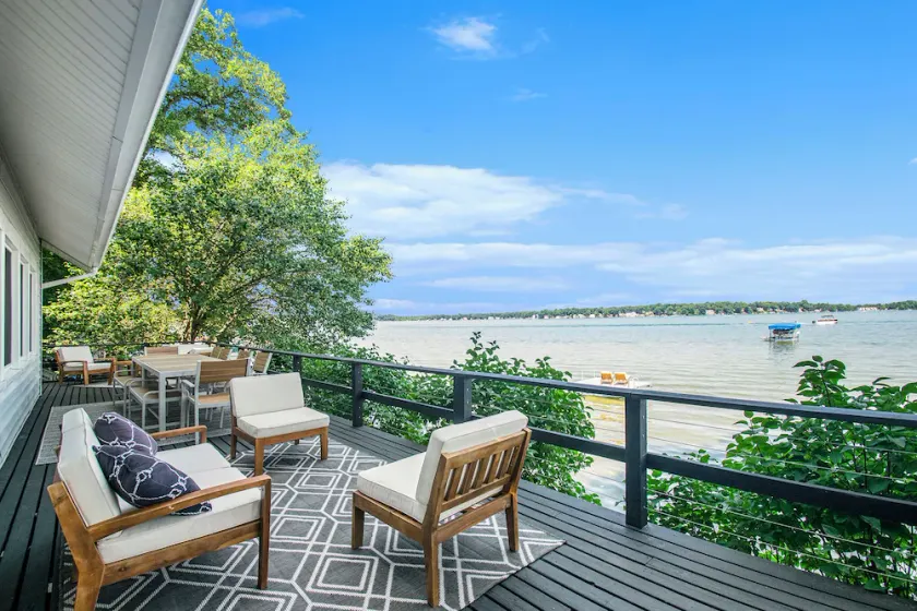 Amazing Lake House - beautiful clear lake - 2 hours from Chicago! - Image 1
