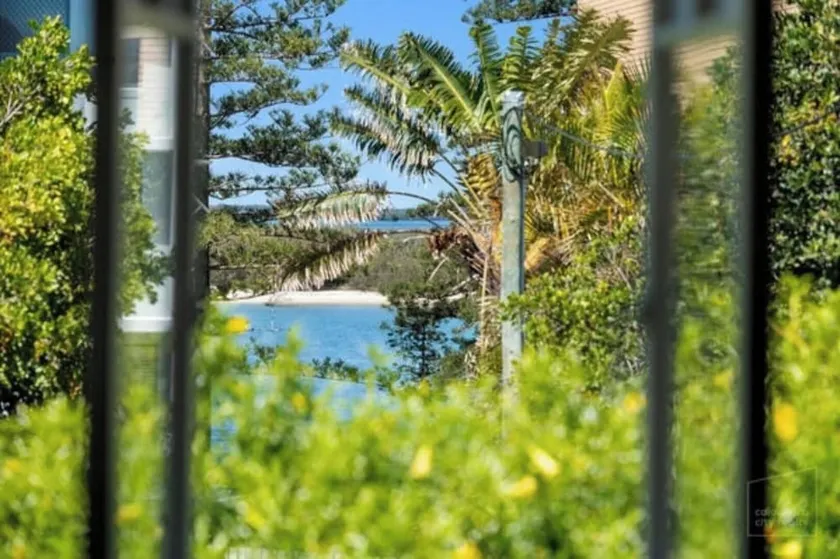 Beach Views from Front Door- Central Caloundra! - Image 1