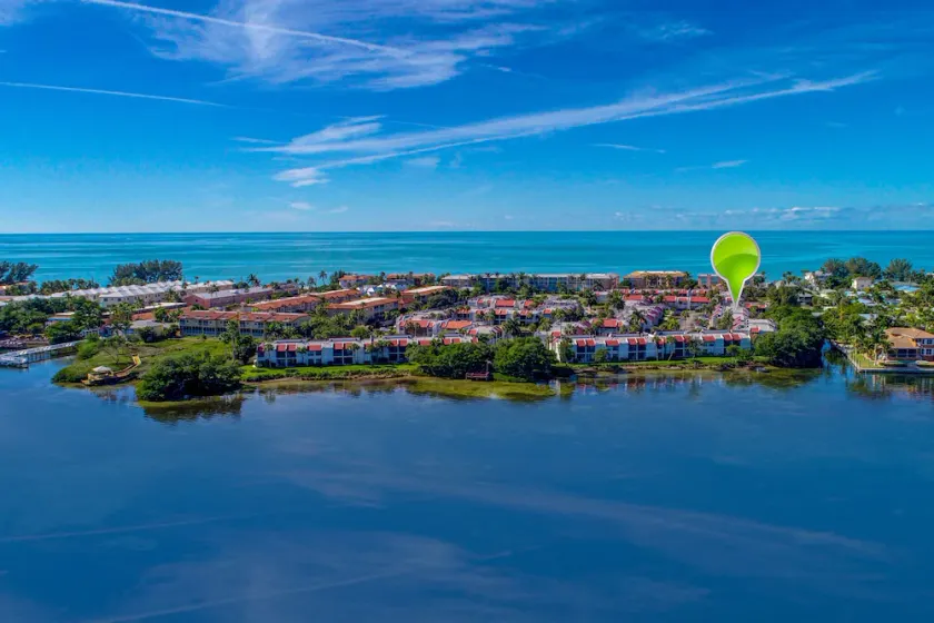 Runaway Tropical Escape-Beach 1 Minute Walk-Heated Pool-Free Wi-Fi-Gym-Tennis Co - Image 1
