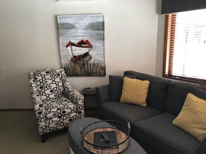Stilfuld 2 bdrm 2 ba for nylig ombygget med mange faciliteter, som du kan nyde! - Image 1