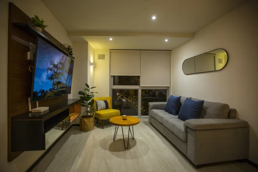 Modern apartment in luxury building - Image 1
