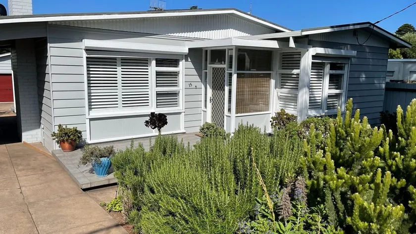 Cute family home which backs onto the Moyne Wharf - Image 1