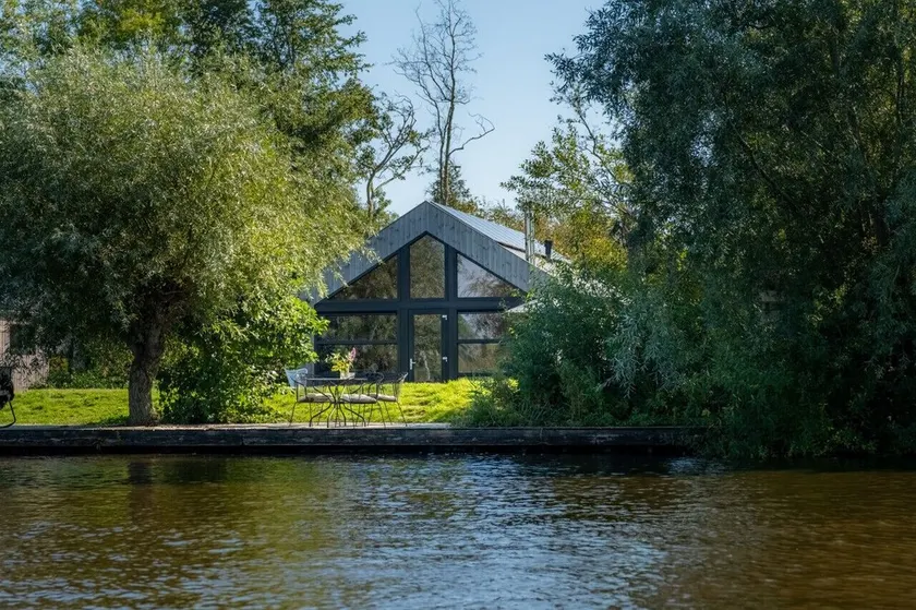 Nature lodge Tomke, Akkrum - private jetty, sleeps 6 - Image 1