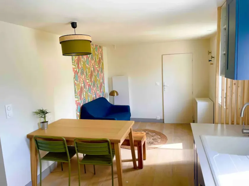 Petite maison avec jardin au calme - Image 1