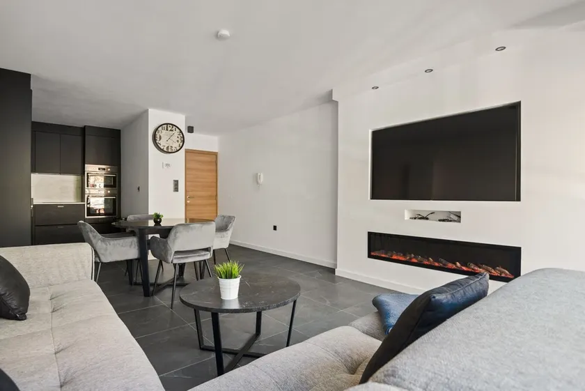 Modern apartment with garage box and free wifi - Image 1