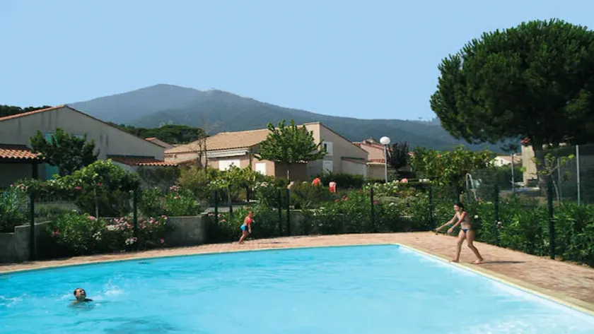 Pleasant air-conditioned holiday VILLA-Veranda-garden and pool-tennis access - Image 1