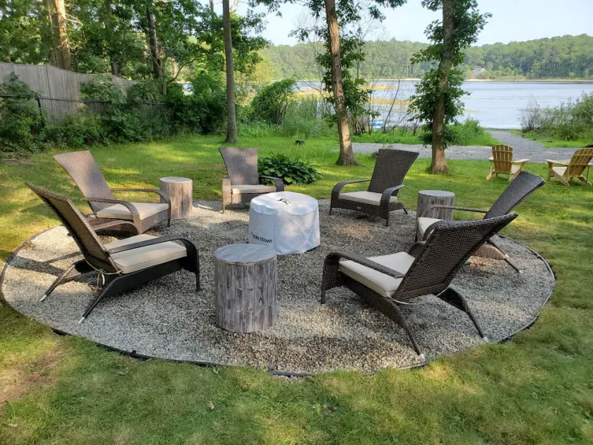 Relaxing Pond Front Home - Image 1