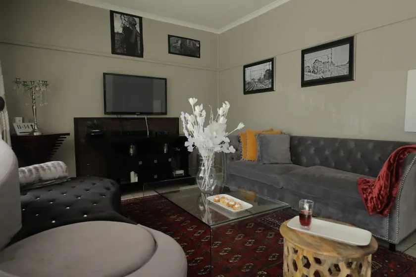 Ledumo Guest lodge - Image 1