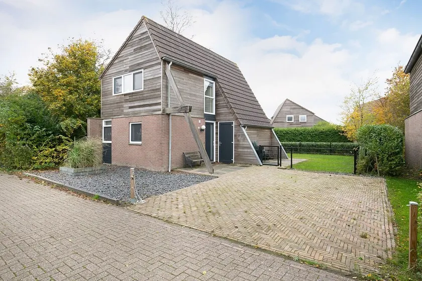 Beautiful vacation home on watery recreation park Yn'e Lijte Grou  - Image 1