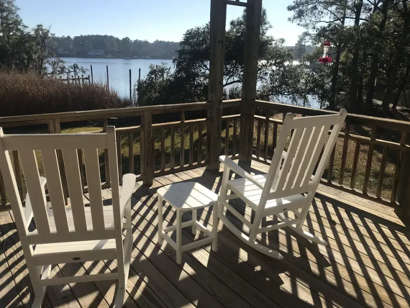 Kommen Sie in diese Segelhauptstadt von North Carolina. Bringen Sie Ihr Boot und bleiben Sie eine Weile. - Image 1