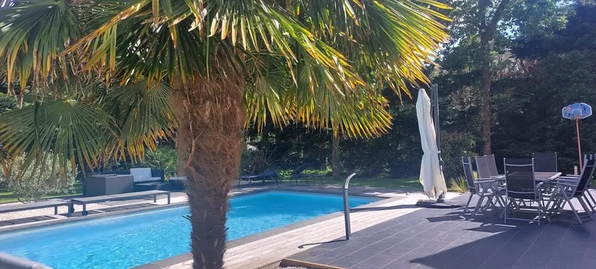 4-bedroom house with a pool, 7 minutes from the beaches, near Carnac and La Trinité-sur-Mer - Image 1