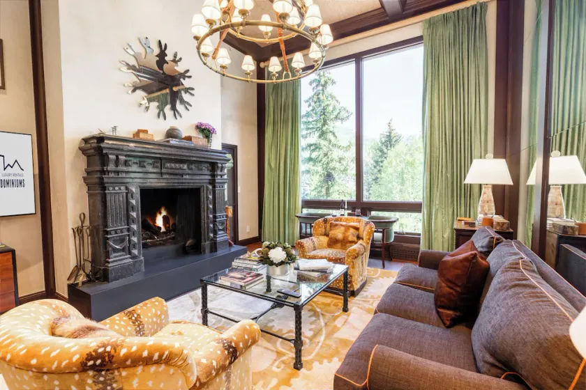 Vintage 2-level MTN View Condo w/ fireplace, Vail Gondola + spa easy access - Image 1