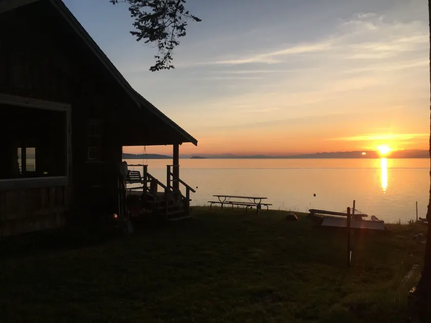 Historic lodge, new wing, ocean-front, private beach, kayaks, hot tub, and more! - Image 1