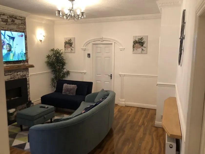 Cosy house with easy access to public transport - Image 1