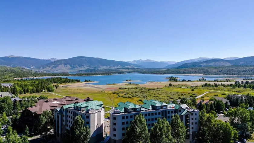 6th Floor Condo with Amazing Lake and Mountain Views! - Image 1