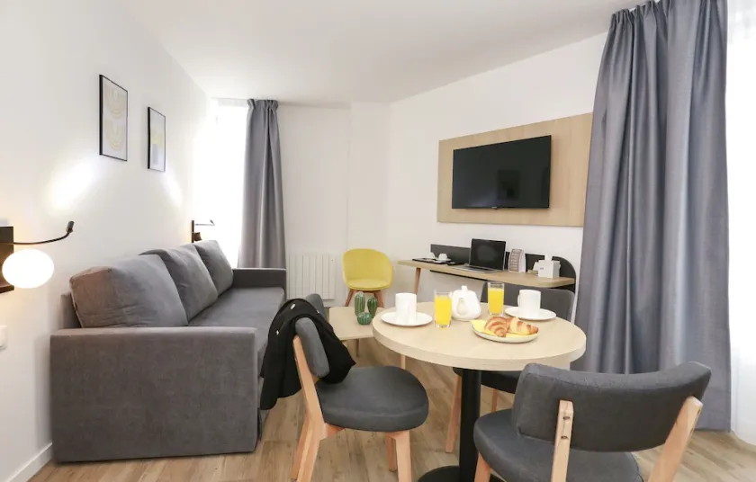 T2 moderne, près de la gare | TV, bureau, wifi - Image 1