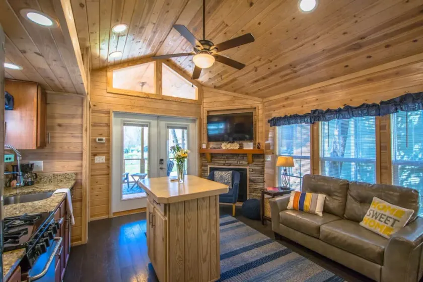 Lakeview 2BR Tiny Home near Trails and Bocce - Image 1