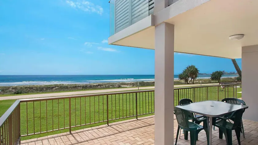 Bilinga Beach 4 - Absolute Beachfront - Image 1