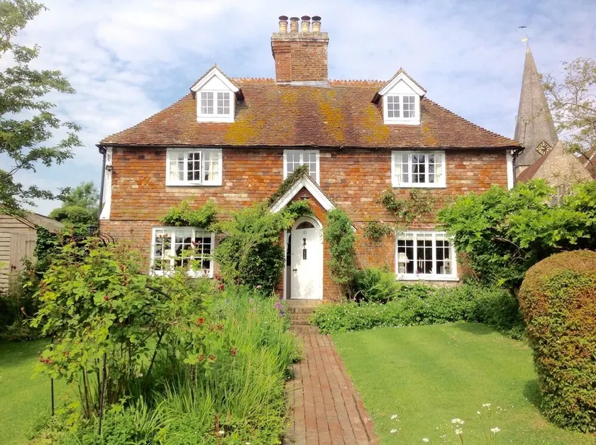 Listed 17th Century Cottage in a pretty Kent Village - 20 mins to Rye and Coast. - Image 1