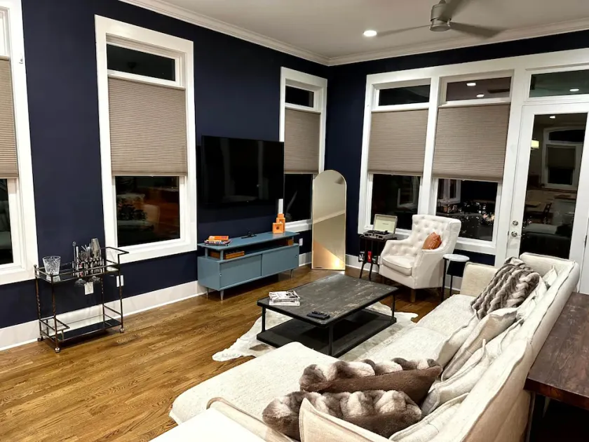 GLITZ & GUITARS I Stylish 3BR with Rooftop Hot Tub in East Nashville - Image 1