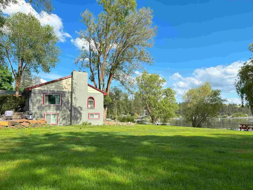Lake Front Cozy 2 BR Unit - Image 1