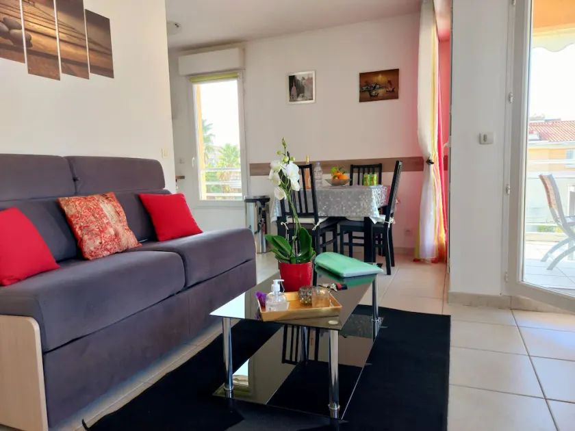 Nice quiet apartment with pool near beach and city. - Image 1