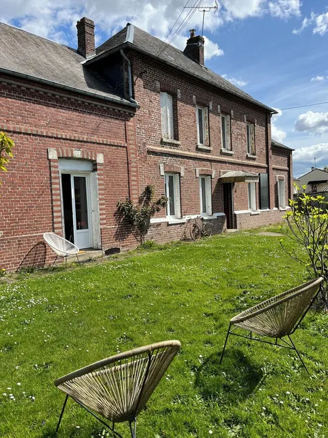 Beautiful country manor house with large garden - Image 1