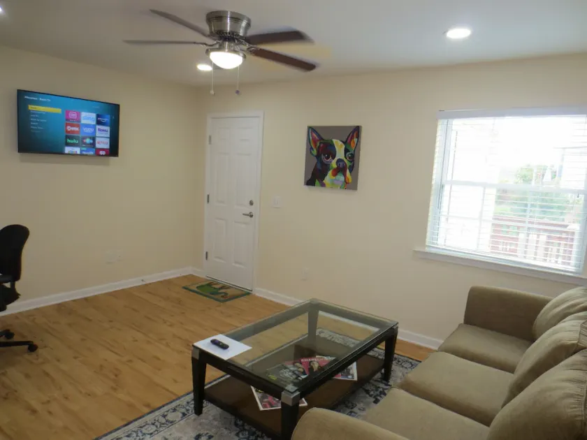 2 Bedroom Apartment Near Downtown Durham - Image 1