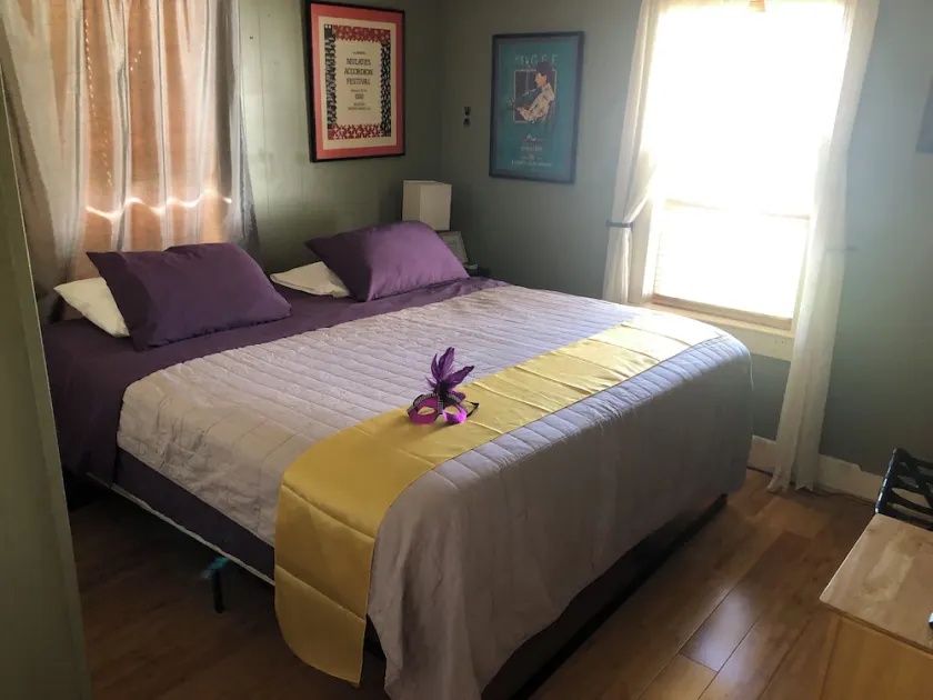 Steve & Katie Riley Guest House, Breaux Bridge, 2 Bd, 1. 5 Ba-kunstnere velkommen! - Image 1