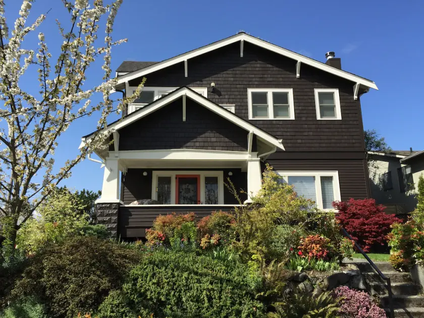 Modern and artsy 2 bed, 1 bath Green Lake/Wallingford private retreat - Image 1