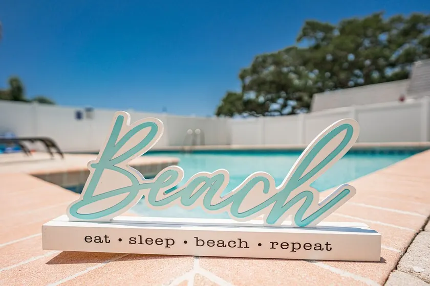 Palms Beach Private Heated Pool Home 1.5 mile from Indian Rocks Beach 🏖️🏝️ - Image 1