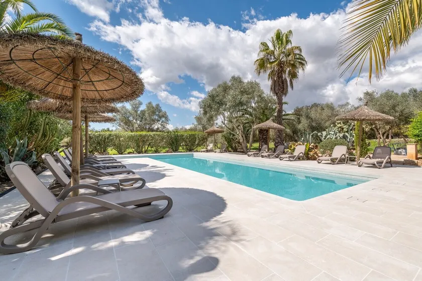 Holiday Home 'Apartamento Arco' with Mountain View, Shared Pool and Wi-Fi - Image 1