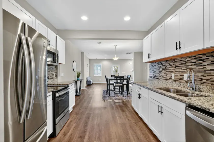 Spacious 3br Mozley Park Home With Fenced Yard 3 Bedroom Home - Image 1