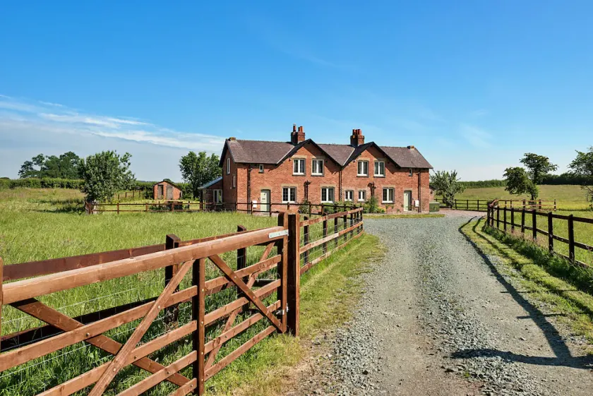 Finest Retreats - Fox and Hare - Image 1