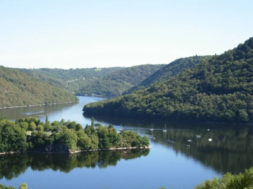25km VULCANIA Clermont - 500m equipped beach (lake 450 hectares) - Image 1