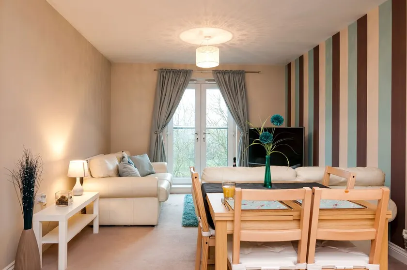 Westside Apartments :Cosy 2 Bed 2 Bath Flat - Image 1