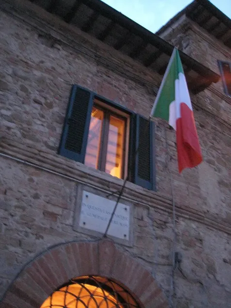 Historic residence with garden near Assisi - Image 1