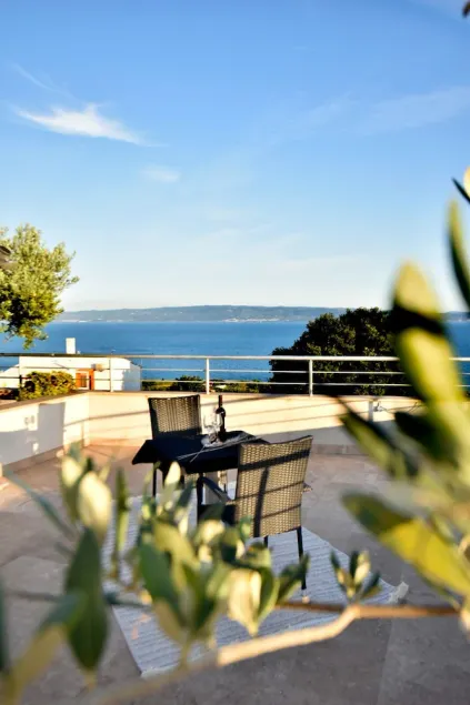Beautiful and spacious penthouse with big terrace with sea view! - Image 1