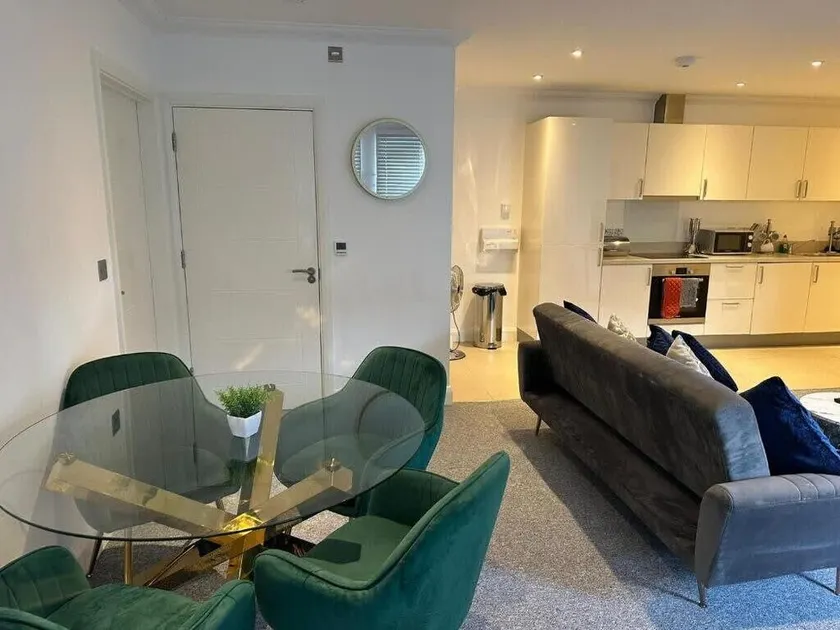 DH Aparthotels - Cromwell Apartment - Image 1