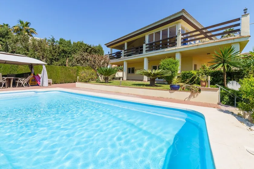 Villa „Cerros Del Aguila“ mit Meerblick, Pool, Garten und WLAN - Image 1