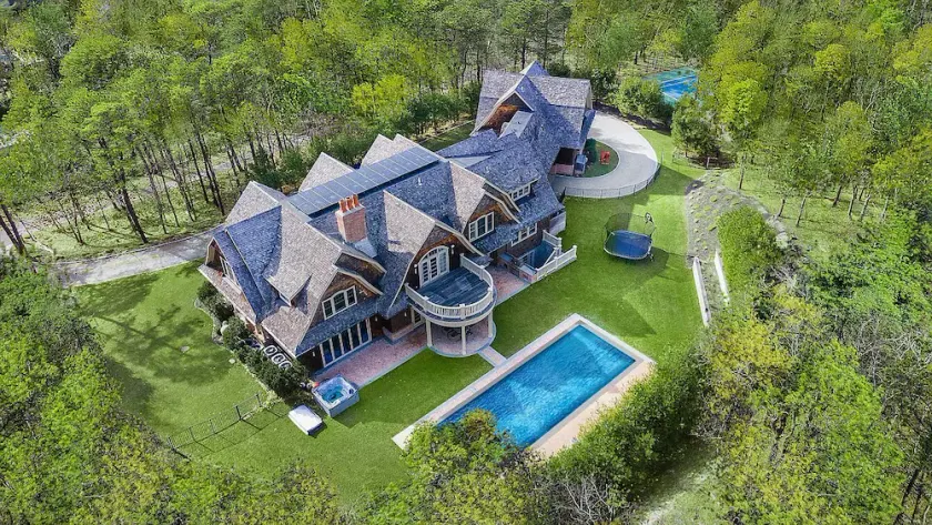 Everything in Hamptons special discount available for weekly and monthly renters - Image 1