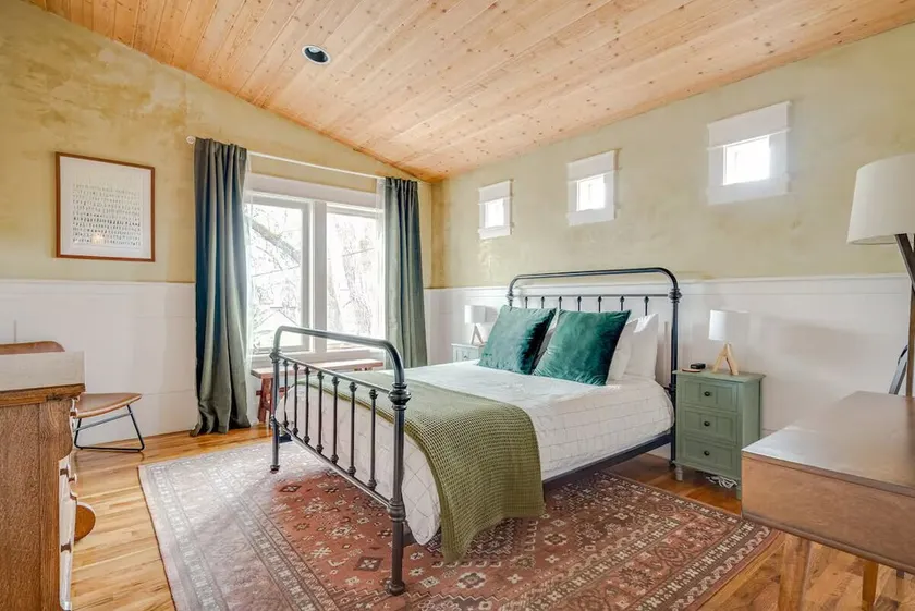 Private Guest Suite in the Heart of Old Bend - Image 1