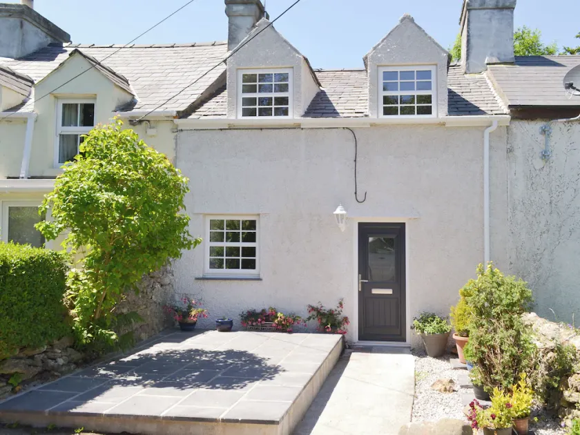 1 bedroom accommodation in Penysarn - Image 1