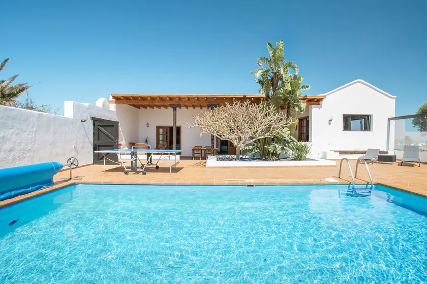 Luxurious Country House \"El Quinto\" with Pool, Terrace, Garden & Wi-Fi - Image 1
