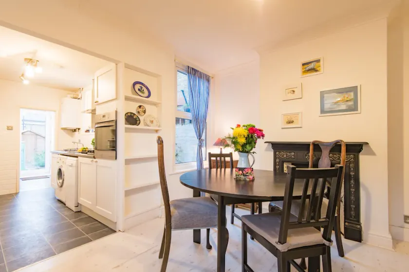 Quaint fisherman’s cottage tucked away in a quite Deal street - Image 1