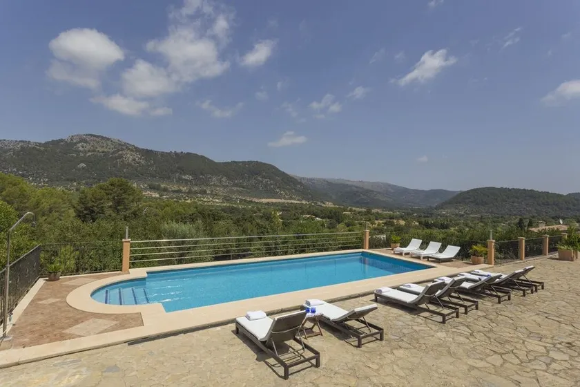 Lyxig villa med pool och utsikt över Sierra Tramuntana 15 'från stranden - Image 1
