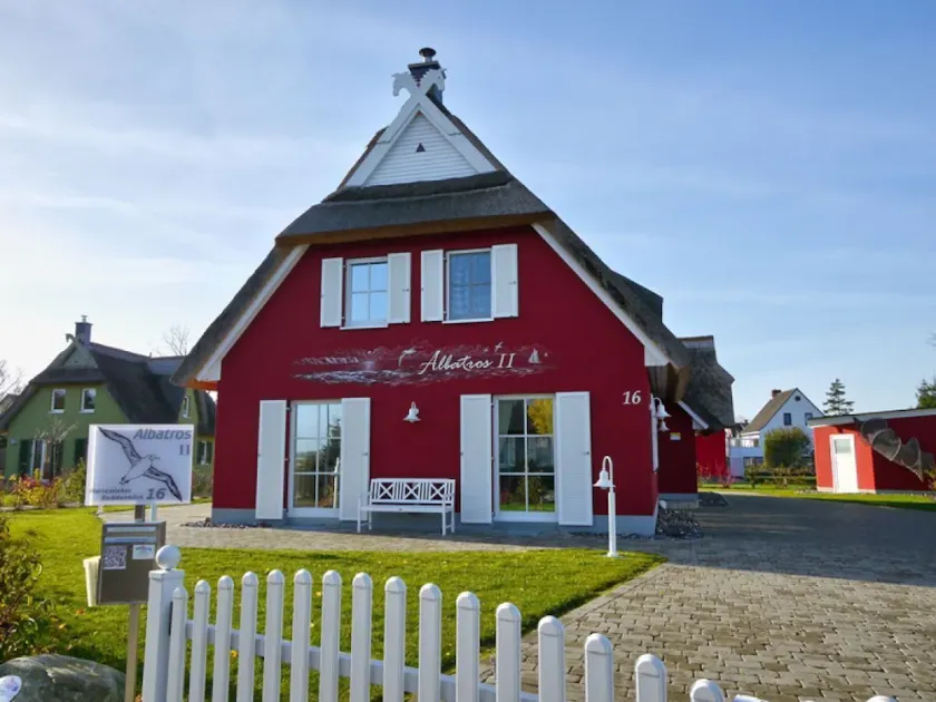 Exclusive thatched house on the water, terrace, fireplace, sauna, WLAN, barbecue.145m² - Image 1