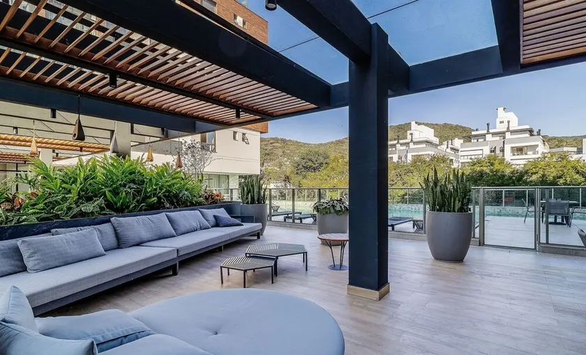 Stay in a Building With a Pool, Gym, and Leisure - SSL - Image 1